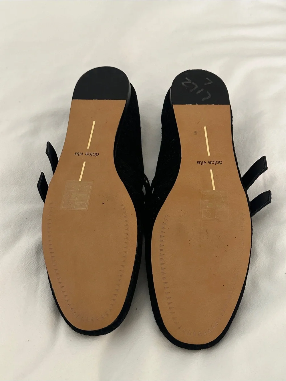 Dolce Vita Women's Baylee Grommet Ballet Flats black SZ 6.5 Mary Jane almond toe